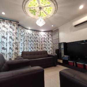 J1 HS Melaka near Jonker (4R4BFreeWifi & Parking)