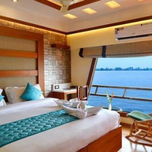 Royal Houseboats