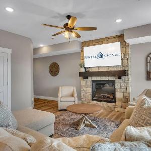 Lakehouse Lodge