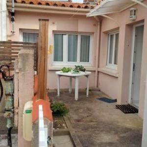 Maison rénovée T3 au calme proche plage marché et commodités avec cour et Wifi inclus - FR-1-331-222
