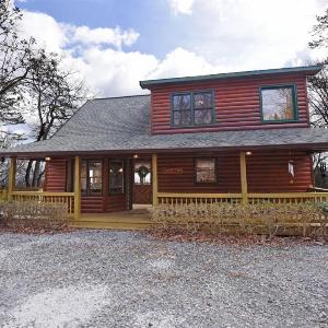 Point of View-Amazing Views-Hot Tub- Pool Table-Wifi-Firepit-Gas Fireplace