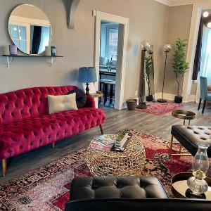 Cozy vintage getaway minutes from downtown