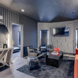 Elegant Black Modern