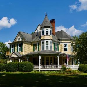 The Oaks Victorian Inn