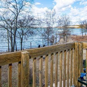 Lakeside Landing Suite