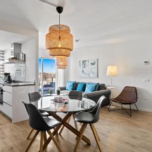 Central and modern Apt by Costarentals - Ref 34