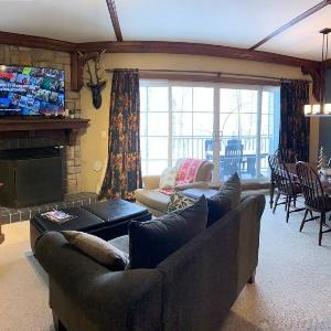Chalet-Style Condo - 5 minutes to Lifts and village!