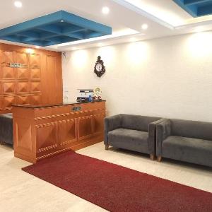 Hotel Luxury Inn by Stotrak Hospitality