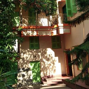 Cozy Room by Garden in Ballygunge near Gariahat