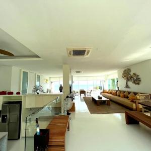 Beachfront Modern PoolVilla For 15 person | Huahin
