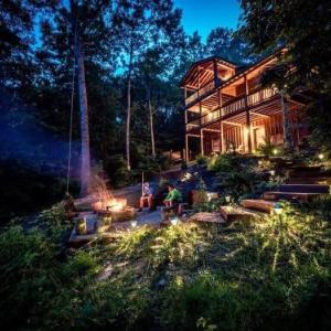 Red Apple Mountaintop cabin hot tub WiFi Pet friendly Fireplace pit BEST VIEWS