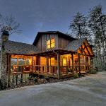 A Starry Night Brand new cabin nestled in the Aska Adventure Area Blue Ridge