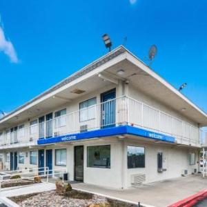 Amplified Live Dallas Hotels - Motel 6-Irving TX - Dallas