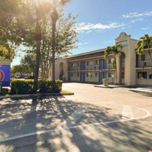 Motel 6 Riviera Beach FL