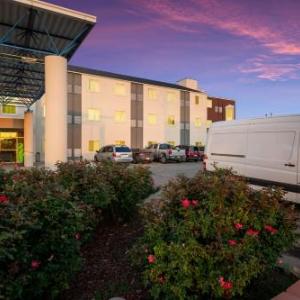 Hotels near Grace Community Church Roswell - Motel 6-Roswell NM