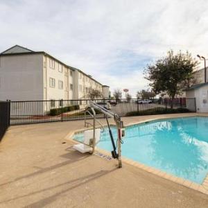 Hotels near John T. Floore's Country Store, Helotes, TX | ConcertHotels.com