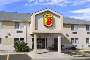 Super 8 by Wyndham Colorado Springs Airport, Colorado Springs