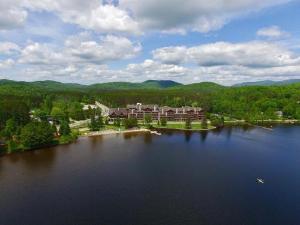Le Grand Lodge Mont Tremblant, Mont Tremblant