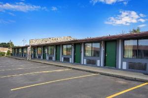 Rodeway Inn & Suites Liverpool, Liverpool