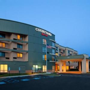 Hotels near Fountain of Life Center Burlington - Courtyard by Marriott Burlington Mt. Holly/Westampton