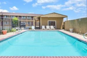 Super 8 by Wyndham Temple, Temple