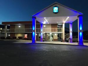 Americas Best Value Inn & Suites-Dalton, GA - I-75, Exit- 328, Dalton