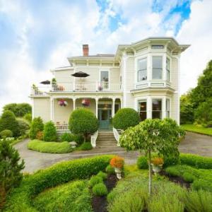 UVic Student Union Building Hotels - Fairholme Manor Inn