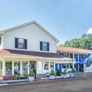 The Jockey Club Raynham Hotels - Knights Inn North Attleboro