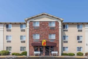 Super 8 by Wyndham Irving DFW Airport/South, Irving