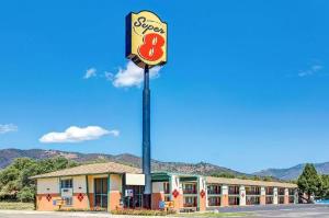 Super 8 by Wyndham Yreka, Yreka