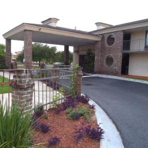 Hotels near Ted Wright Stadium - Gateway Inn Savannah