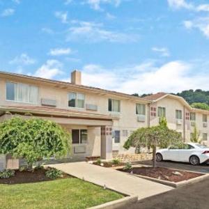 Super 8 by Wyndham Canonsburg/Pittsburgh Area