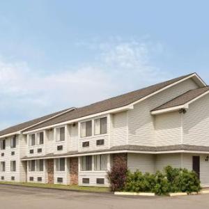 Super 8 by Wyndham Portland/Westbrook Area