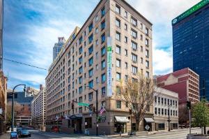 Holiday Inn Express & Suites - Atlanta Downtown By IHG hotel near Georgia World Congress Center