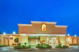 Super 8 by Wyndham Norman, Norman