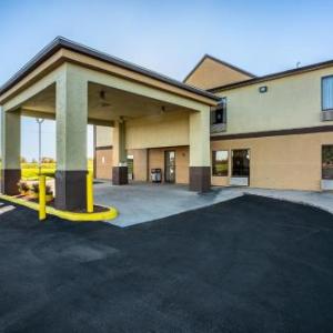 Knox County Fair Hotels - Super 8 by Wyndham Galesburg