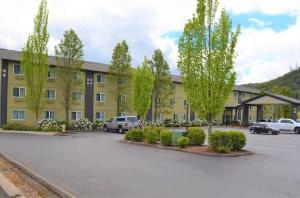 Super 8 by Wyndham Roseburg, Roseburg