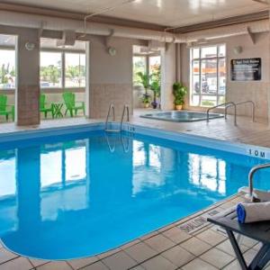 Hotels near Minnedosa Arena - Super 8 by Wyndham Brandon MB