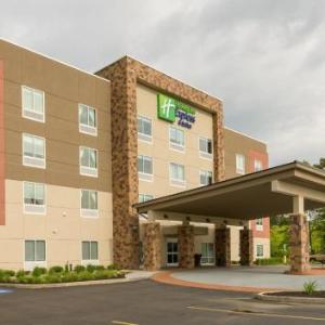 Holiday Inn Express & Suites Jamestown