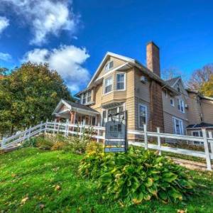 Hotels near Confederation Centre of the Arts Charlottetown - The Sonata Inn
