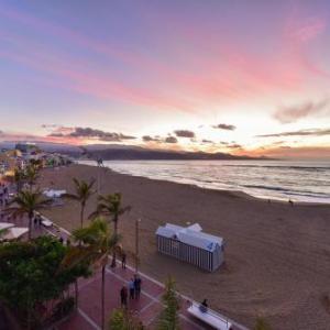 Las Canteras Seafront Apartment by VillaGranCanaria