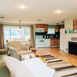 Beach Club of Oscoda - The Lakeshore Cottage