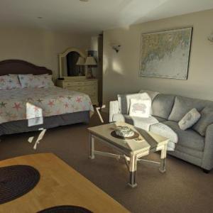 Riverfront 2nd floor with balcony Sheepscot Harbour Vacation Club Studio #210