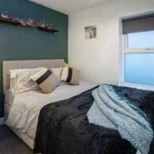 Bank Street Apartment 4
