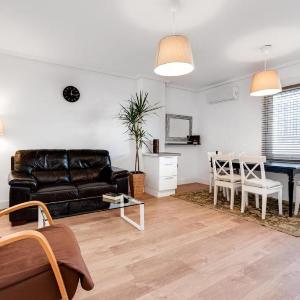 Entire house - 3 Bedroom 2 Bathroom Apartment 500 Meters From The Beach in Torrevieja