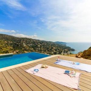 SELECT'soHOME - T2 sur les hauteurs d'Aiguebelle avec piscine privée parking et vue mer !- ROCCA BELLA