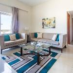 Spacious 2BR in the Heart of Jabel Ali - Sleeps 4! 