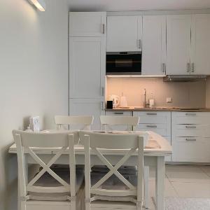 Victus Sunny Apartments with Parking by Noclegi Renters