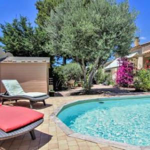 Holiday home Chateauneuf De Gadagne with Outdoor Swimming Pool 432