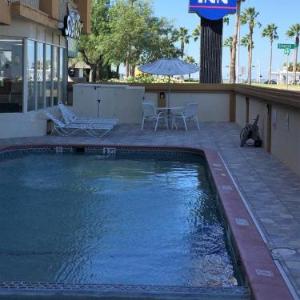 Hotels near American Bank Center - Harbor Inn Bayfront
